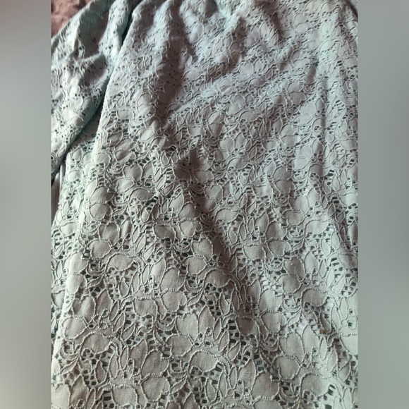 Never worn women’s tea with intricate lace detailing on Back and pocket - Picture 2 of 6